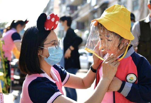 「超级宝妈」多地幼儿园陆续复学，要不要送娃去，建议父母读完这篇文章再决定