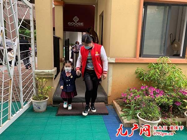 「你的育儿经」快乐驿站国际幼儿园举行疫情防控复学演练活动