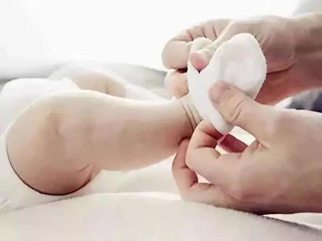 「你的育儿经」＂奶奶说我怕冷＂，＂妈妈说我怕热＂，＂其实她们全错了＂
