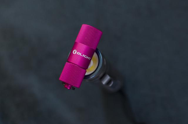 点亮粉红色的关爱：Olight 傲雷 i1R2钥匙链手电