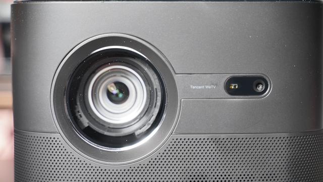 5000元档位投影对决——坚果J10、腾讯极光T6对比测评