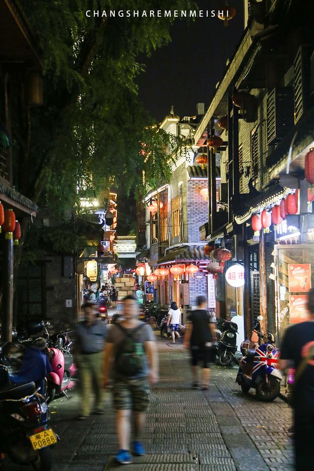 拥抱长沙的夏天,从美丽的夜景和热闹的夜市开始