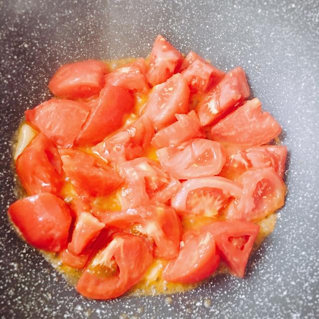 番茄炒蛋，很多人都把顺序弄错了，难怪鸡蛋不嫩易碎