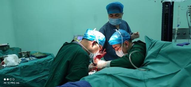 上肢|青岛市中心医院手足外科团队通宵手术7小时完成断肢再植