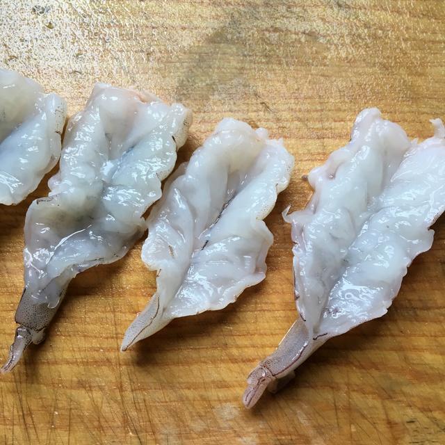 金沙虾，一个鲜字说不完，一口咬到底，才知道外酥里嫩是什么意思