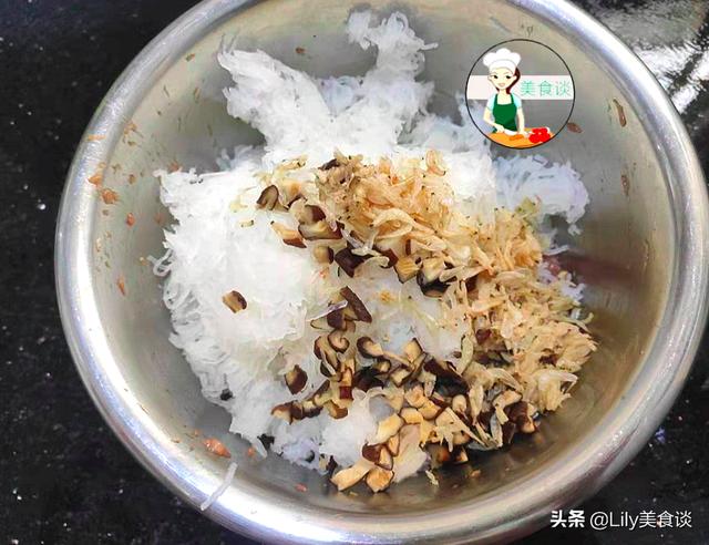 包白萝卜饺子时，记住老师傅的3个小技巧，饺子鲜嫩多汁，太香了