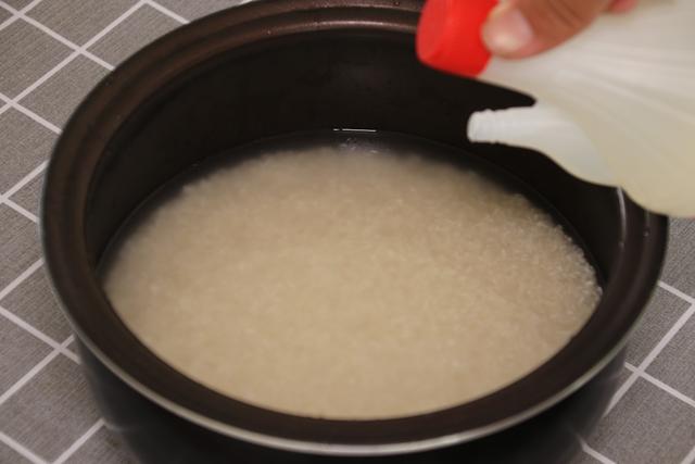 蒸大米时，记住“2放3窍门”，米饭又香又软，粒粒分明