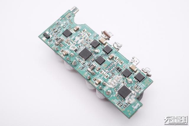 联想90W双C口氮化镓快充拆解，双口45W快充，内部设计爱了