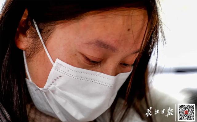 「你的育儿经」感染新冠肺炎的孕妈妈产女23天后，一家三口终于团聚了