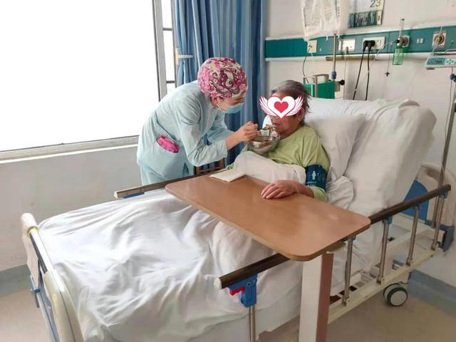 12个小时的接力救治，暖了