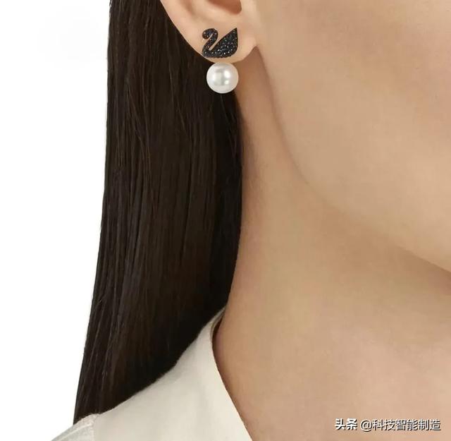 时尚探究社施华洛世奇火了125年的奢侈品牌，人造玻璃，价格却堪比天然水晶