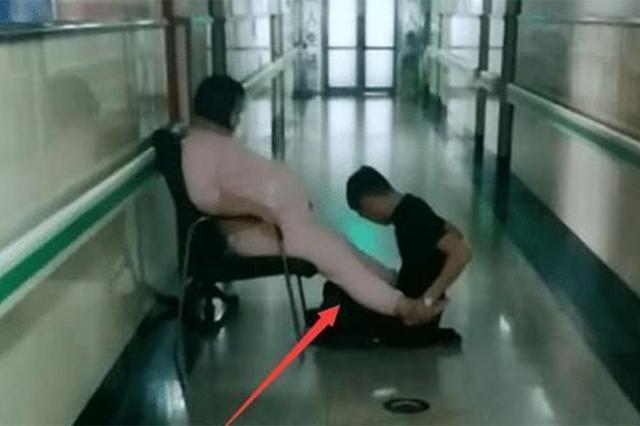 「超级宝妈」产妇“开十指”有点慢，丈夫的举动令人动容，网友：没嫁错