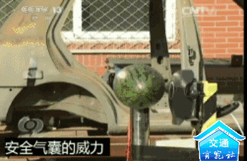 「你的育儿经」曝光!居然有人抱着小孩开车!