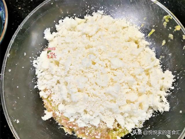 炸萝卜丸子，不加水不加面粉，教您1个简单方法，鲜香酥脆吃不腻