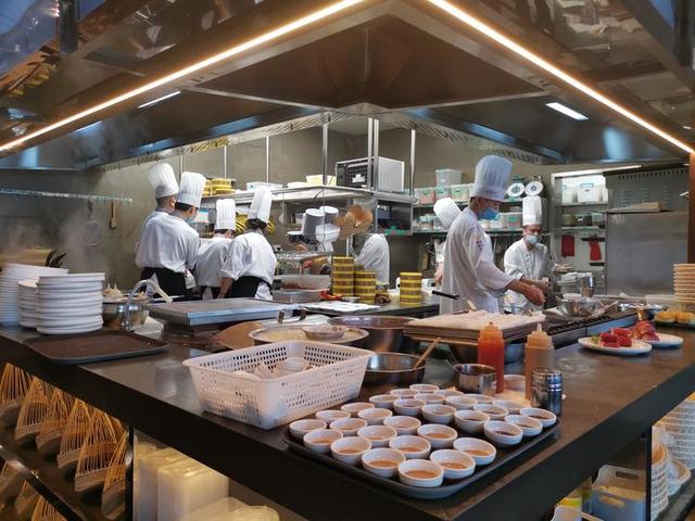 蝴蝶里秋冬新品上市，这家主打广式点心的茶餐厅三十年只专注手工制作，招牌乳鸽不容错过