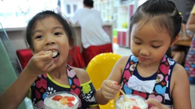 【超级宝妈】带娃要会消积食，做好“二少二多”，孩子脾胃好、少生病