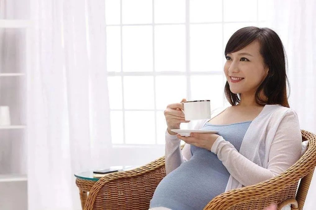 [雾里看小花]孕期，为什么要喝白开水？