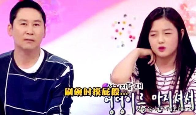 父亲与17岁女儿一起洗澡，称女儿身体属于自己，网友：太无知