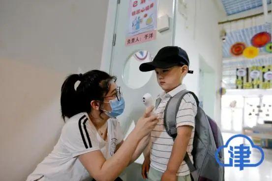 光明网|天津萌娃复课啦！来看今天小学、幼儿园现场图