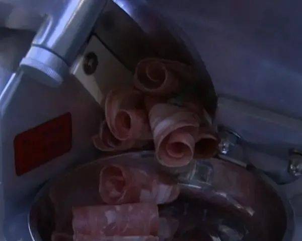 壁虎|火锅里吃出“会眨眼”的壁虎，崩溃！恶心！