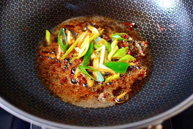 做虾别只会水煮、盐焗，试试香辣芸豆丝爆虾，味道鲜香，方便