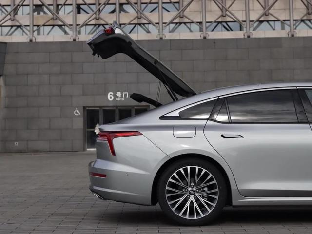 轴距2800mm，全新奔腾B70上市，9.99万起