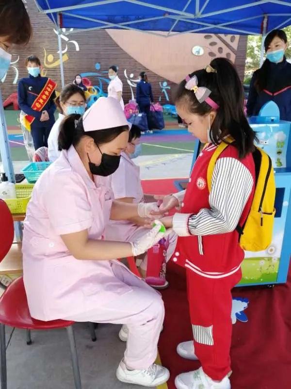 「你的育儿经」幼儿园开学，最后一批“小萌娃”终于“回笼”