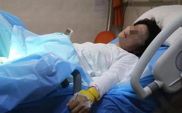 【超级宝妈】宝妈不到30岁,已经生下6个孩子,多生原因让人既无奈又感慨