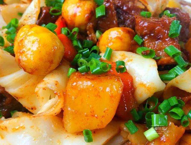 爆炸级好吃！一锅乱炖就搞定，有肉有菜有主食，简单到偷笑