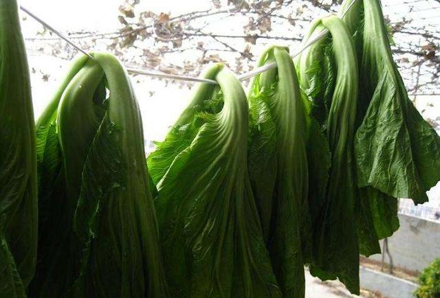 腌酸菜，3个细节处要注意，牢牢记住，酸菜不怕烂，酸脆好吃