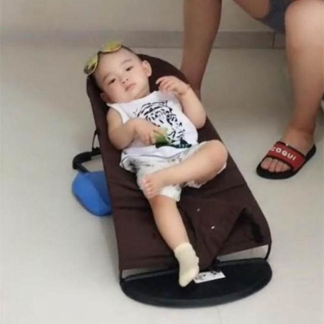 超级宝妈|宝妈出门买菜，“零经验”宝爸在家带娃，回家看到这一幕笑喷了