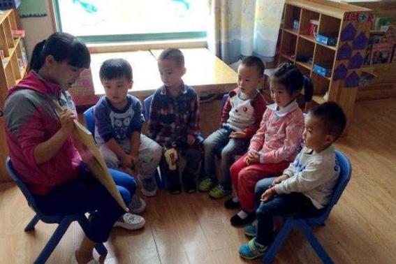 孩子上公立幼儿园还是私立幼儿园？两位宝妈现身说法，有很大差距