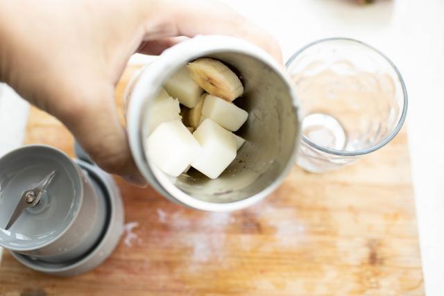 夏日神器，巧本便携榨汁机让饮品更健康