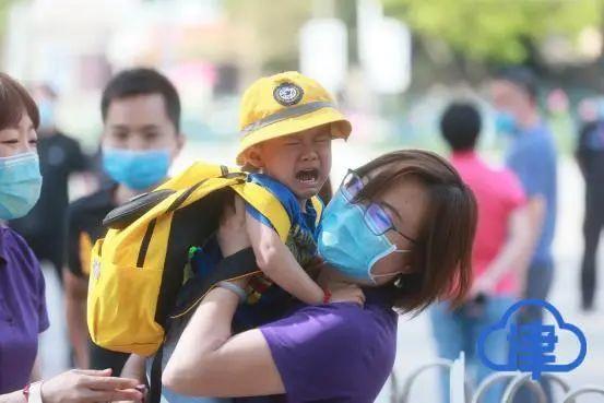 光明网|天津萌娃复课啦！来看今天小学、幼儿园现场图