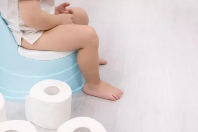 超级宝妈■孩子不爱坐马桶？和心理有关，也关乎生理问题，智慧妈妈这样做