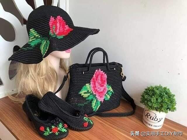 普拉达女王「针织作品」精美的帽子和包包套装,时尚的你值得拥有