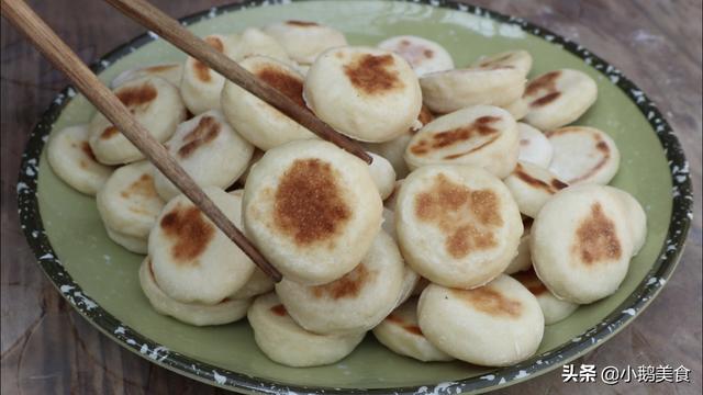 超级宝妈■春天多给孩子吃梨，做成小饼太香了，无水无油营养高，越嚼越好吃