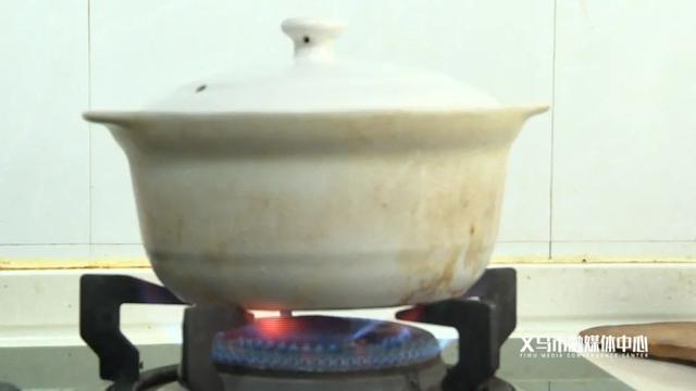 天冷了，来一道热乎乎的白菜肥牛锅吧