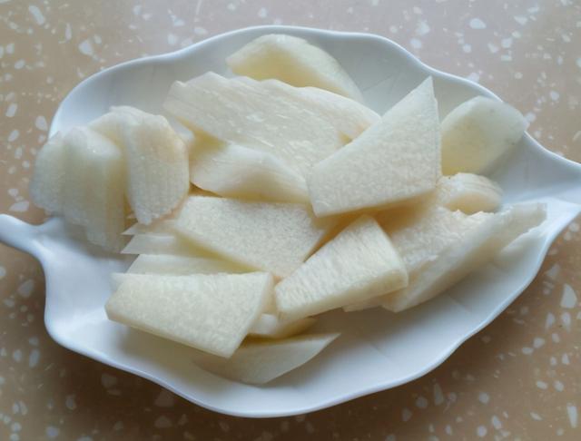 醋溜山药，什么时候放醋很关键，掌握好技巧，山药洁白如玉还清脆