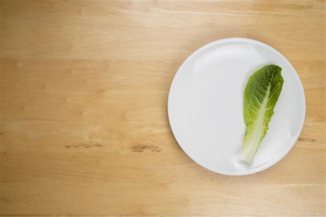 医生：57岁老人骨密度-3.4，跟日常这3种行为脱不了干系