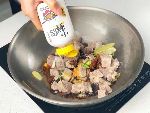 爆炸级好吃！一锅乱炖就搞定，有肉有菜有主食，简单到偷笑