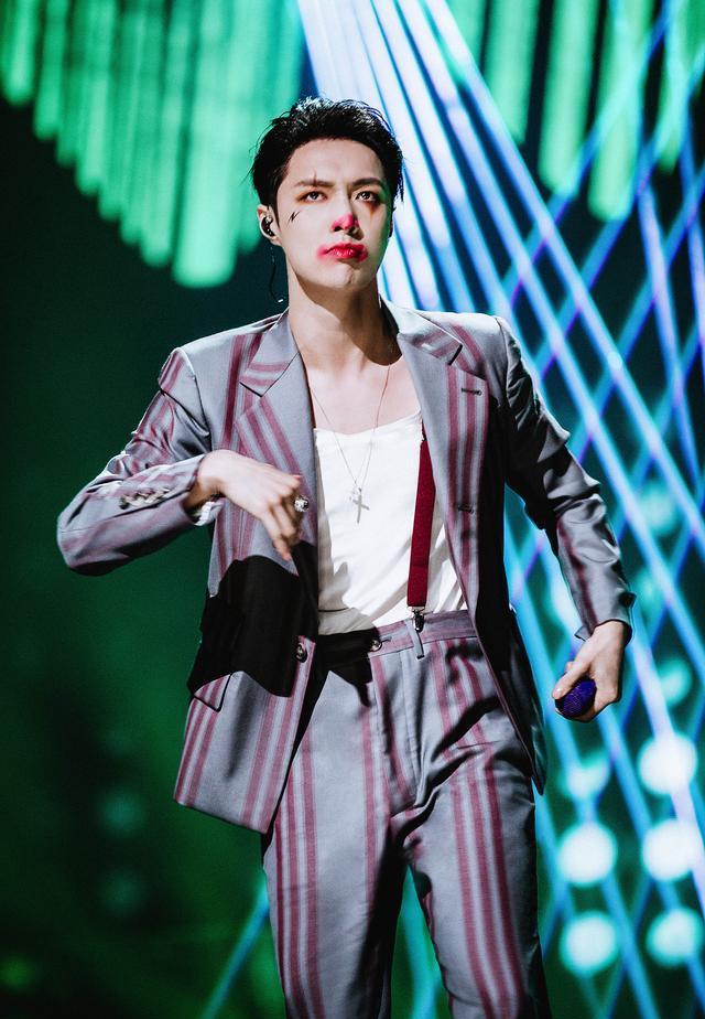 影视交流地@王者GAI爷霸气回归！首秀中国风曲秒杀张艺兴，重露面惊现幸福肥