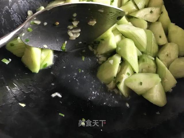 干饭人超爱的油面筋做法！软嫩有韧劲，咬一口就会爆汁！超下饭