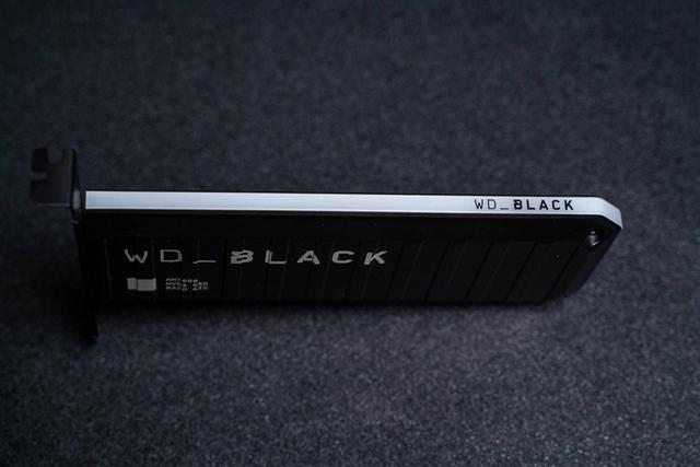 万物皆可RGB，极致性能WD_BLACK AN1500评测