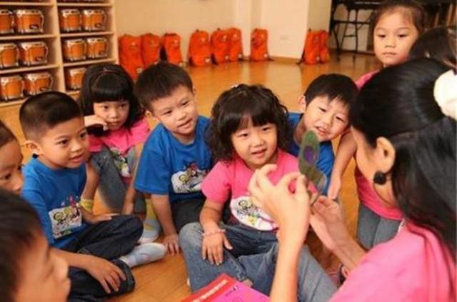幸福的灯火|幼儿园“小学化”无异于在揠苗助长？娃上二年级后，隐患逐渐显现
