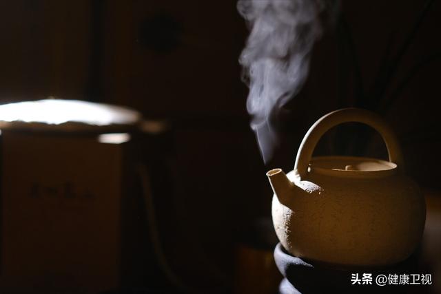 含量|隔夜茶，不但有毒还致癌？敢喝隔夜茶的人都来看看吧？