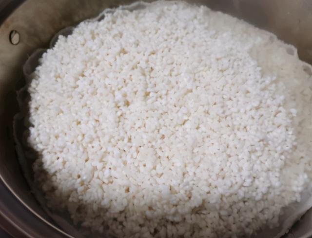 在家自制米酒，牢记“1泡2蒸3搓”，酒酿甘甜清香，不易变质