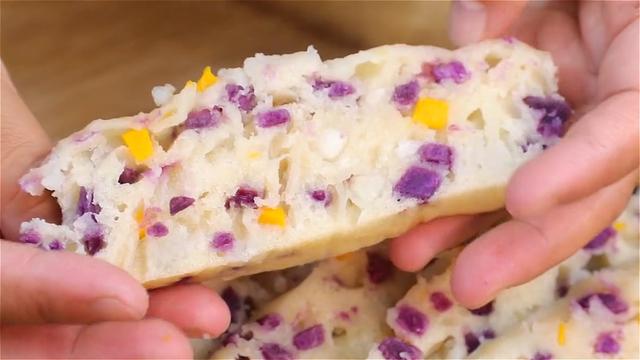 早餐试试这样做，不用揉不用擀，筷子搅一搅，出锅香甜松软，真香