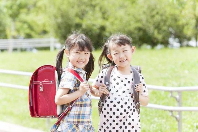 [天使宝贝]男孩问“我被打了可以还手吗”，妈妈的回答显出智商，值得你学习