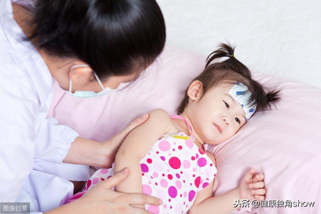 你的育儿经|发热不会烧坏脑子，但这些危险信号要小心